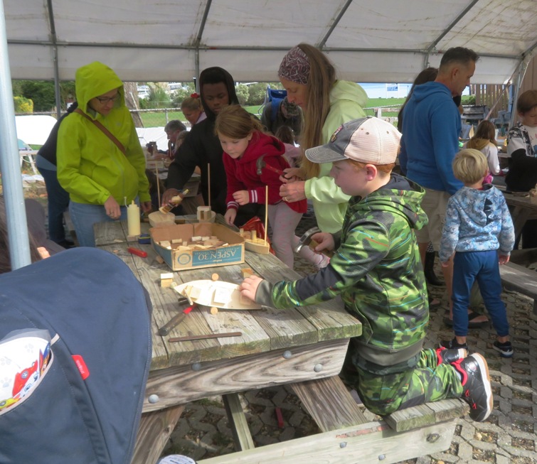 Building toy boats