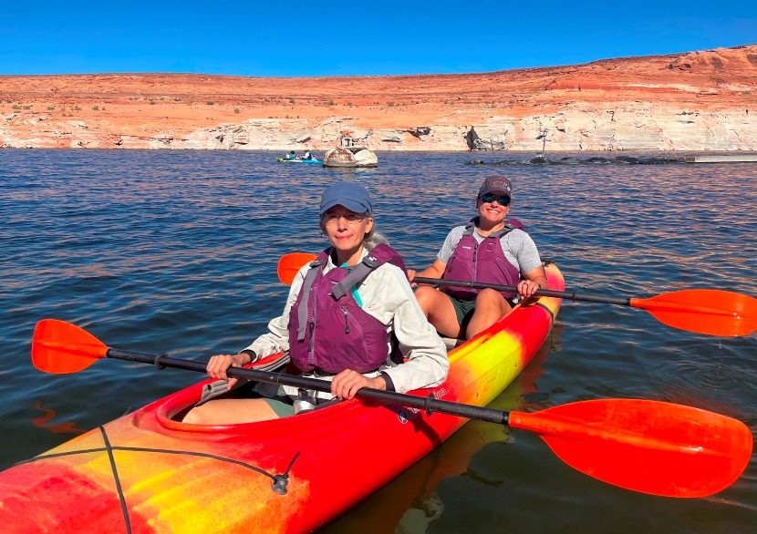 Carmen and Robin in their kayak