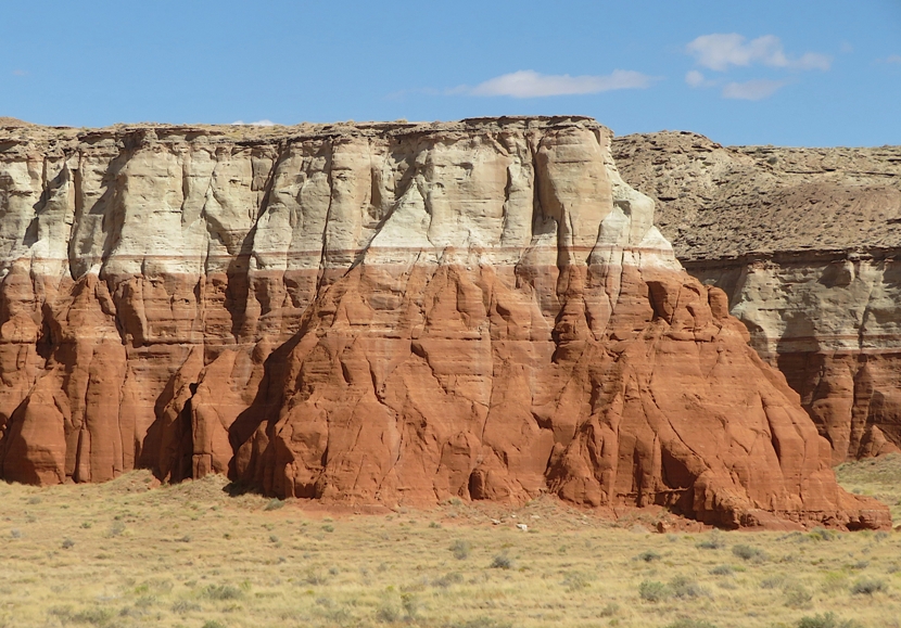 Rock formtion showing white in the upper part and orange in the lower