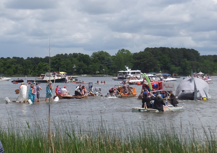 Boats lined up at the start line
