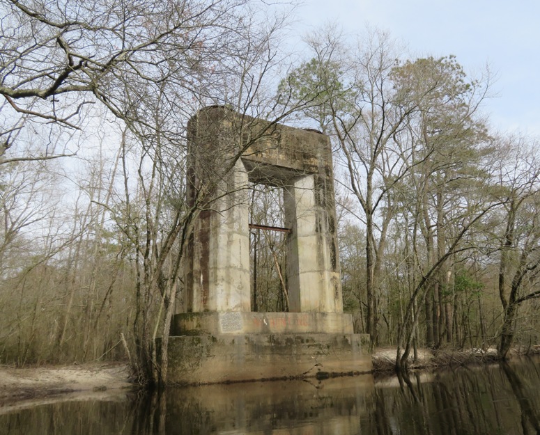 Free-standing concrete bridge supports
