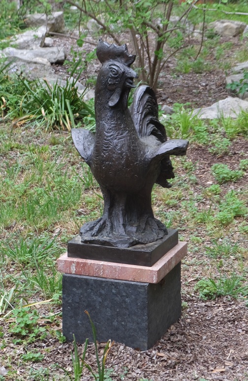 Sculpture of a chicken
