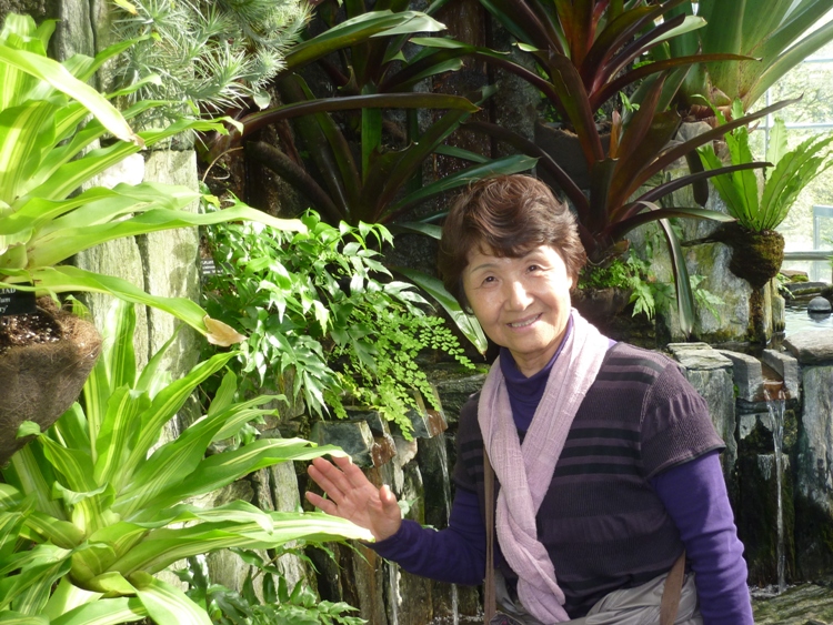 Hitomi with tropical plants