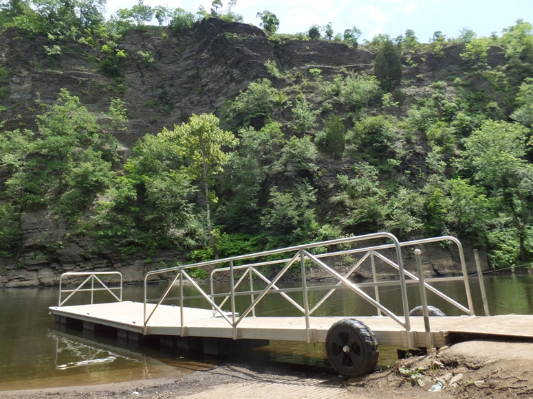 Pier and big rocky walls lining the Potomac River.