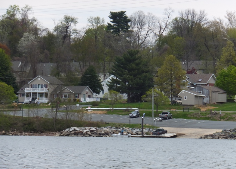 Parking area and boat ramp in Perryville