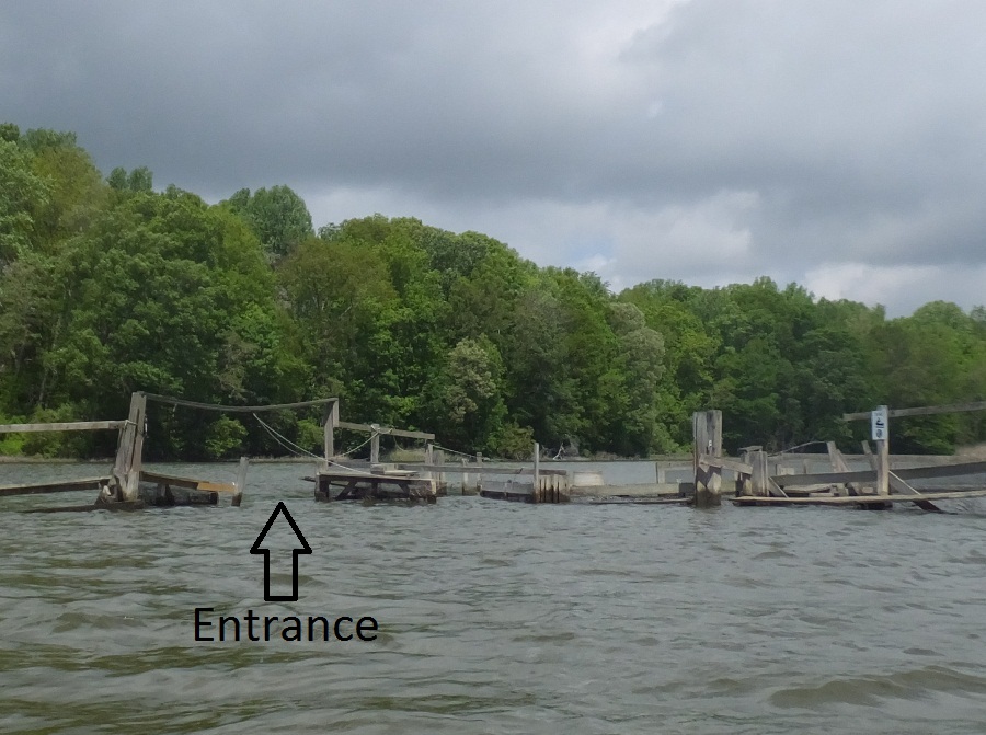 Opening for kayak through fish weir