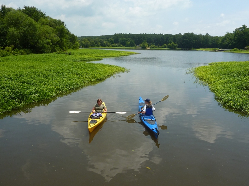 Stacy and Katharina on lake