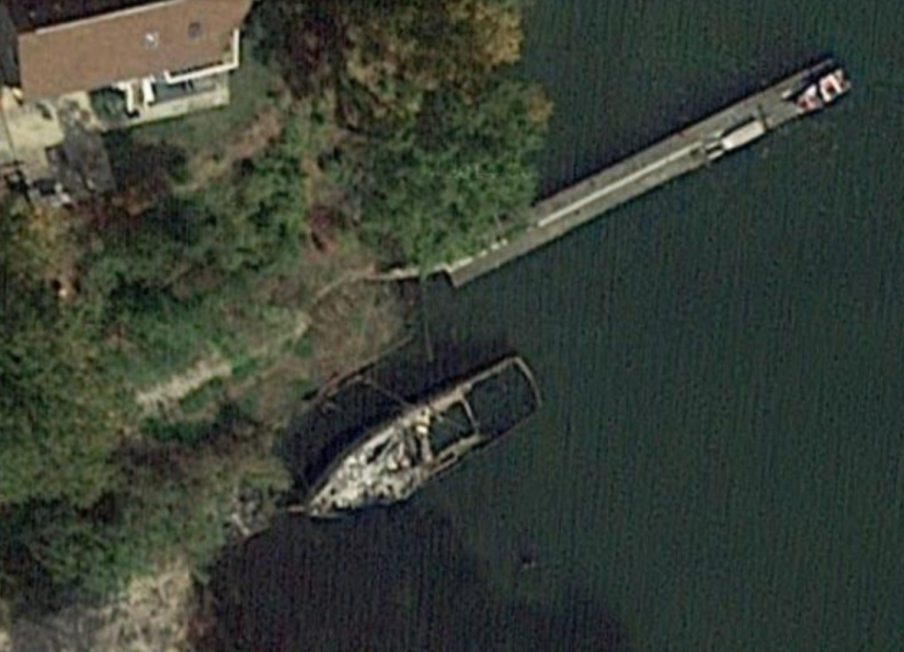 Satellite view of wrecks