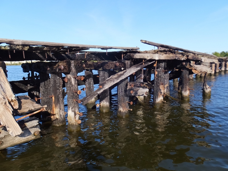 Badly burnt section of pier midway