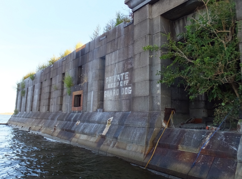 Message saying 'Private Keep Off Guard Dog' but there is no dog