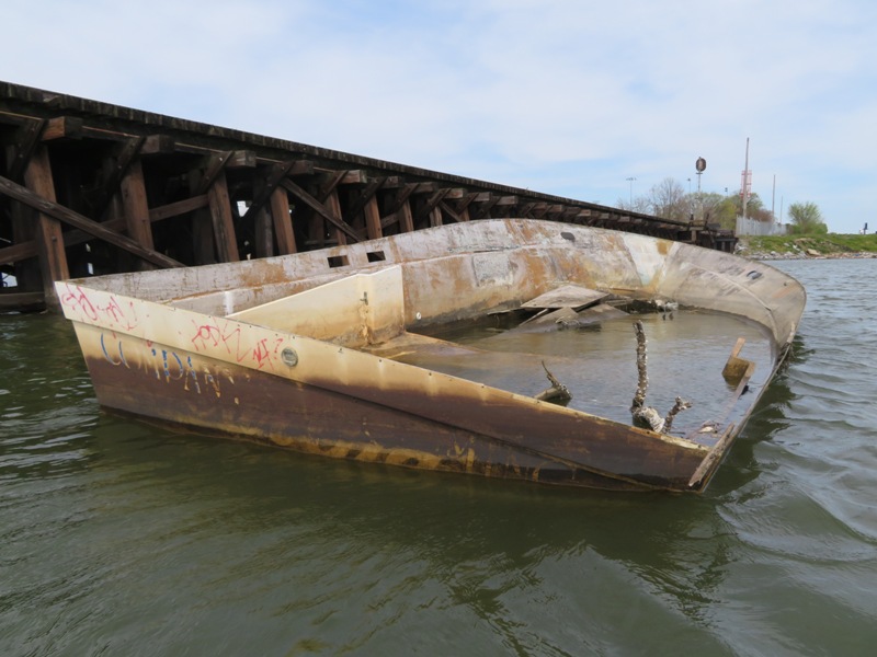 A close-up of the non-historic wreck