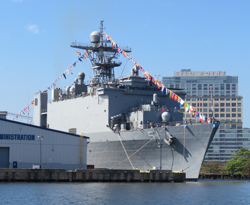 Front starboard view of the USS Oak Hill