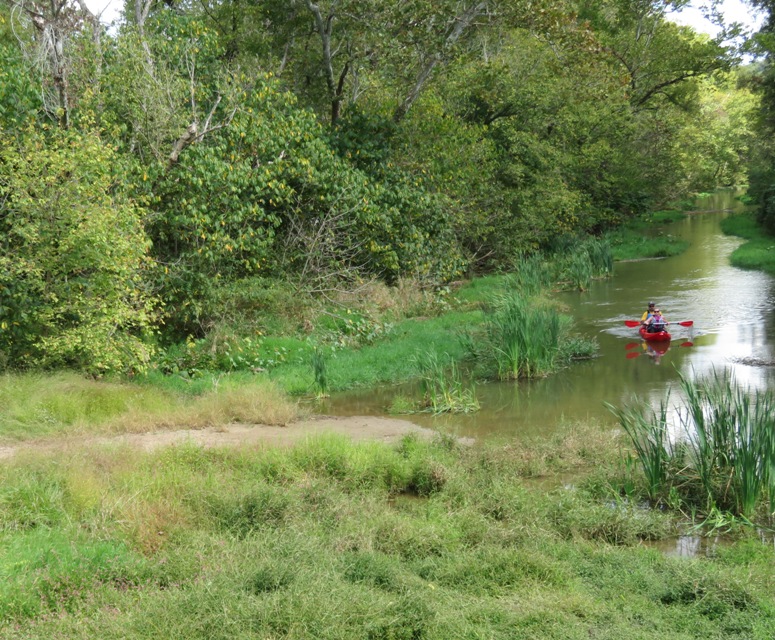 Same two kayakers near dirt ramp