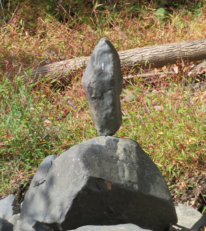 Single balanced rock