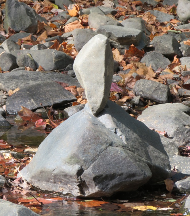 Single balanced rock