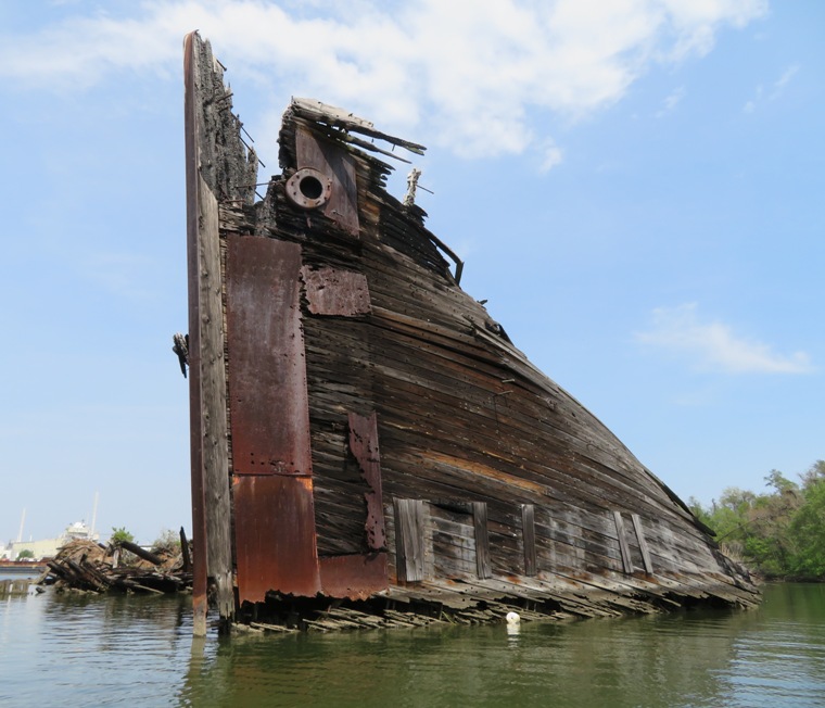 Front port view of same shipwreck