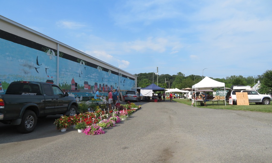 Chestertown Farmers Market with mural of town