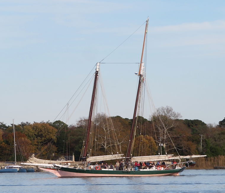 Lady Maryland underway