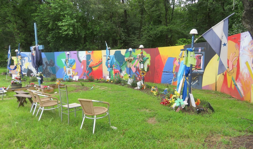 Mural with crosses for each worker killed