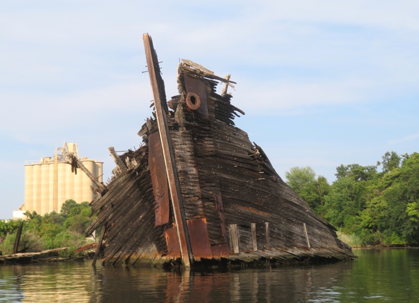 Front view of wreck showing a hawsehole near the top.